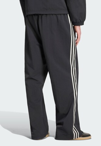 ADIDAS ORIGINALS - Loosefit Pantalón 'Britcore' en negro
