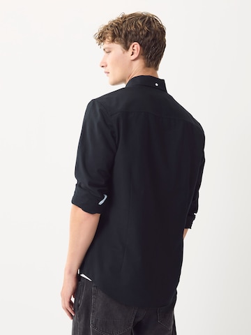 Next Slim Fit Hemd in Schwarz