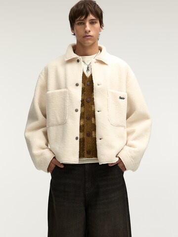 Veste mi-saison Pull&Bear en blanc : devant