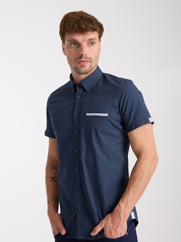 Slim fit Camicia business 'Iconic Poplin Stretch Man Shirt Short Sleeve Light Blue' di 7Camicie in blu