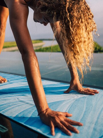 woodsandwaves Matte 'Blue Cascade' in Blau