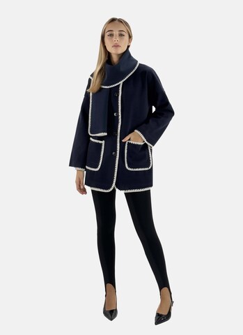 Elara Tussenmantel in Blauw