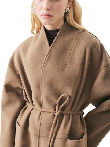 MANUKA Between-seasons coat in Brown