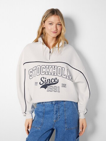 Bershka Sweatshirt in Weiß: Vorderseite