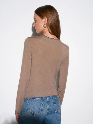 Dilvin Blouse in Brown