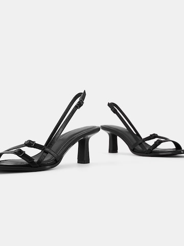 Bershka Remienkové sandále - Čierna