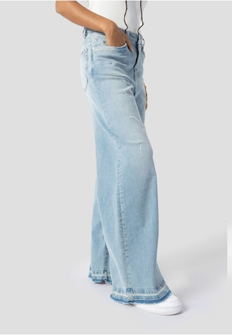 Regular Jean 'Kalea' Elias Rumelis en bleu