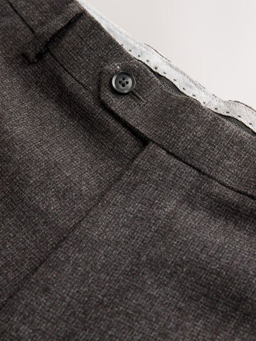 Regular Pantalon à plis Next en marron