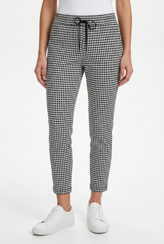KjBRAND Regular Pants in Black: front