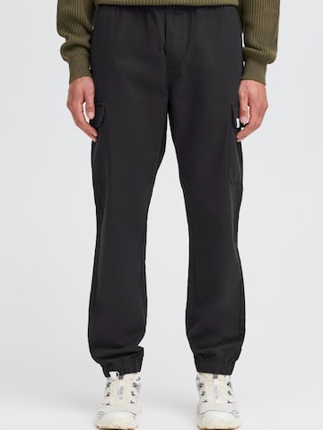 !Solid Tapered Cargobroek 'CAELAN' in Zwart: voorkant