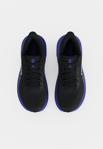 Chaussure de course 'Clifton 11' HOKA en noir
