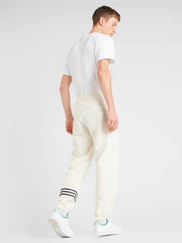 Effilé Pantalon 'NEUCLASSIC' ADIDAS ORIGINALS en blanc