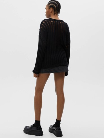 Pulover de la Pull&Bear pe negru