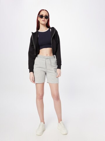 Les Petits Basics Regular Shorts in Grau