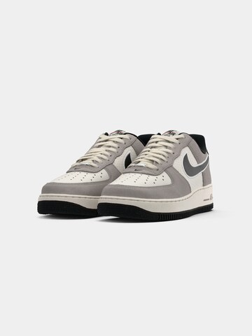 Baskets basses 'AIR FORCE 1 '07 LV8' Nike Sportswear en gris