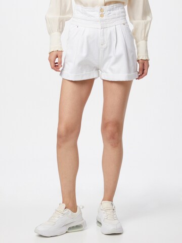 River Island Regular Pleated Jeans 'STRAWBS SHORT' in White: front