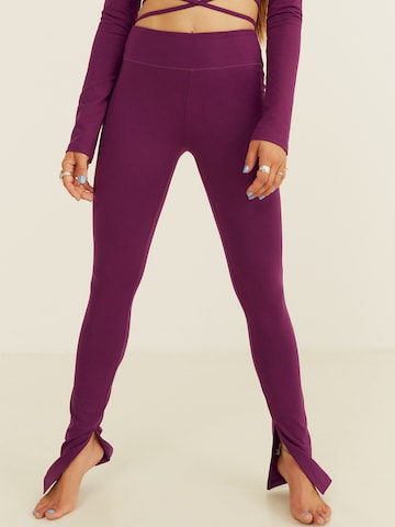 ABOUT YOU x Sofia Tsakiridou - Skinny Leggings 'Elli' em roxo: frente