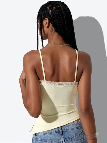 Busem Top 'Tanktops & Camis' in Geel