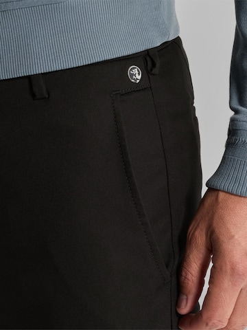 CAST IRON Tapered Chinobyxa 'Shiftback tapered fit chino' i svart