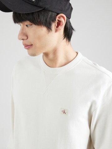 Felpa di Calvin Klein Jeans in bianco