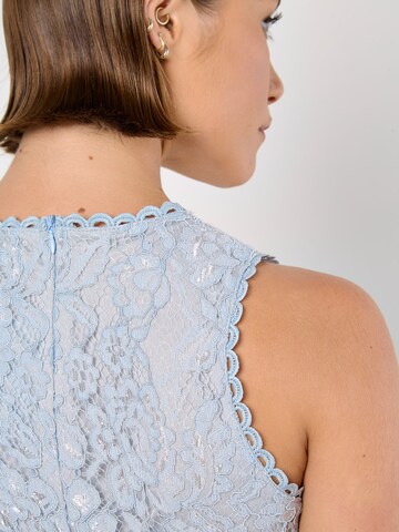 Robe ' ' Apricot en bleu