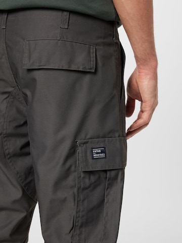 Vintage Industries Regular Cargo trousers 'Owen' in Grey