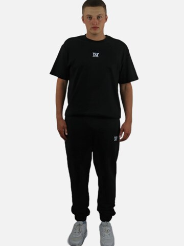 HEFTYKA Regular Workout Pants in Black: front