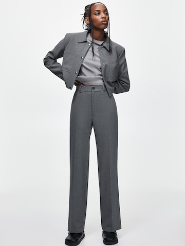 Regular Pantalon à plis Pull&Bear en gris