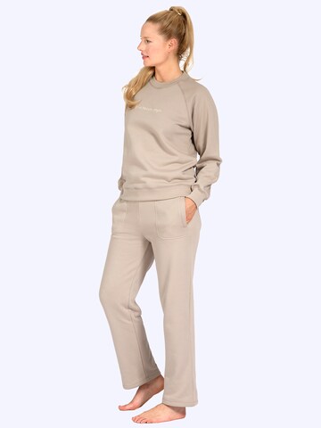 Magadi Athletic Sweatshirt 'Bella' in Beige