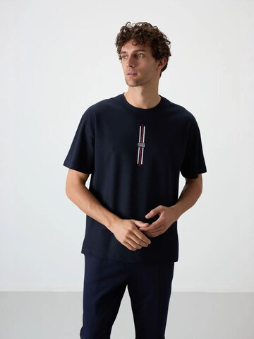 T-Shirt Tommy Life en bleu : devant