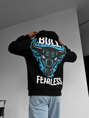 Kleidermafia Collegepaita 'Oversize Bull Fearless Hoodie - Black and Blue' värissä musta