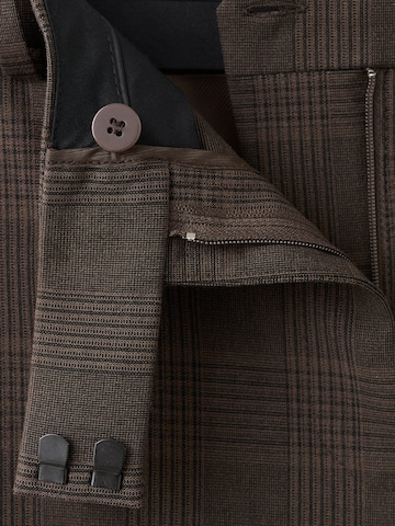 Tapered Pantaloni con piega frontale di MANGO in marrone