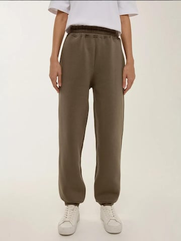 Hiccup Tapered Hose in Grau: Vorderseite