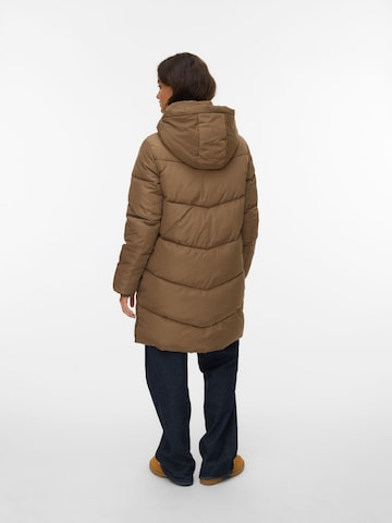 VERO MODA Winterjacke 'HALSEY' in Braun
