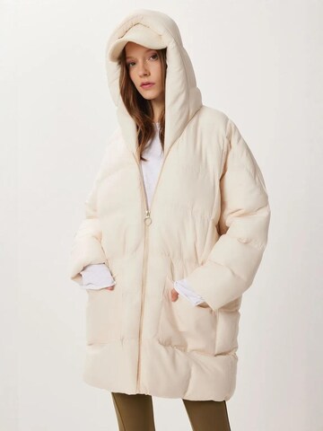 Happiness İstanbul Winterjas in Wit: voorkant