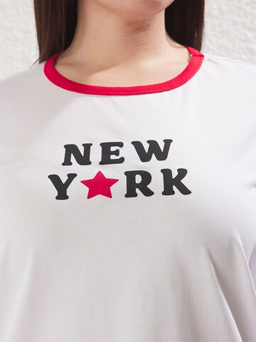 T-shirt Trendyol Curve en blanc