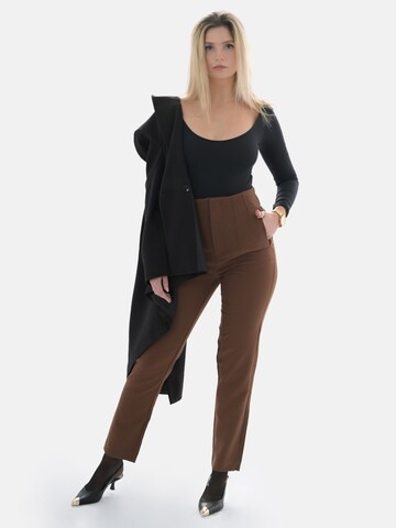 regular Pantaloni 'Leafletic Women’s Long Pant' di LEAFLETIC in marrone: frontale