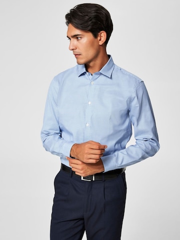 Coupe slim Chemise 'Mark' SELECTED HOMME en bleu : devant