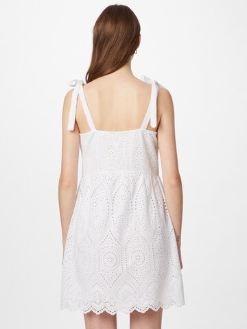 Robe 'Alena' ABOUT YOU en blanc