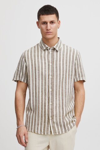 11 Project - Ajuste regular Camisa 'Prochy' en marrón: frente