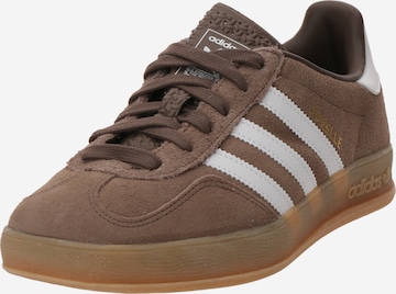 ADIDAS ORIGINALS - Zapatillas deportivas bajas 'Gazelle' en marrón: frente