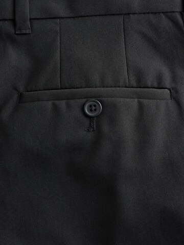 regular Pantaloni con piega frontale di Next in nero