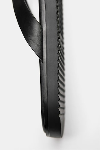 Flip-flops de la Pull&Bear pe negru