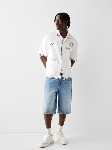 Bershka Comfort Fit Hemd in Weiß