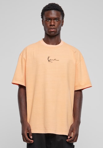 oranžs Karl Kani T-Krekls 'Small Signature': no priekšpuses