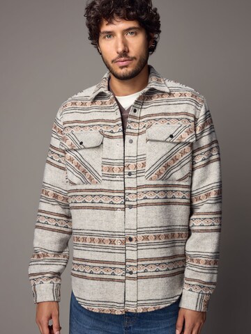 Coupe regular Veste mi-saison Next en beige