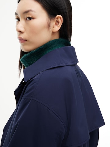 Tommy Jeans Välikausitakki värissä sininen