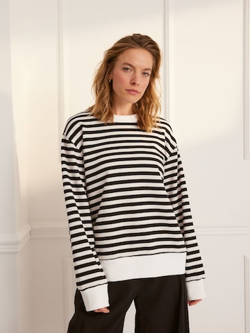 Guido Maria Kretschmer Women Sweatshirt 'Marlen' in Zwart: voorkant