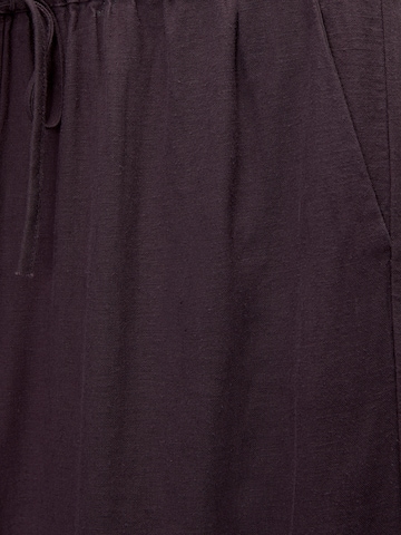 Pull&Bear Loosefit Housut värissä punainen