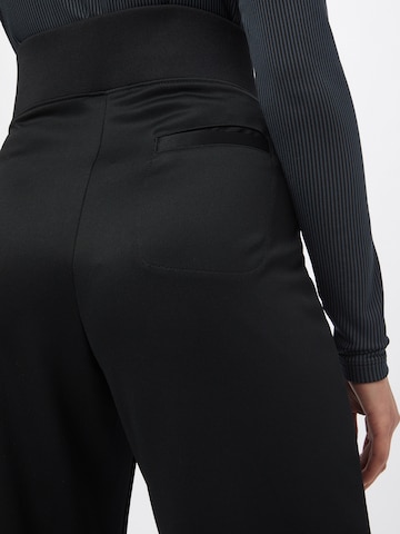 regular Pantaloni di Nike Sportswear in nero